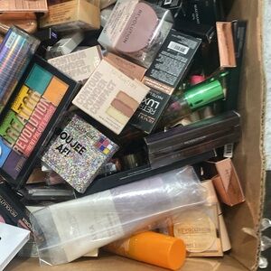 Revolution Multi-Shade Contour Collection